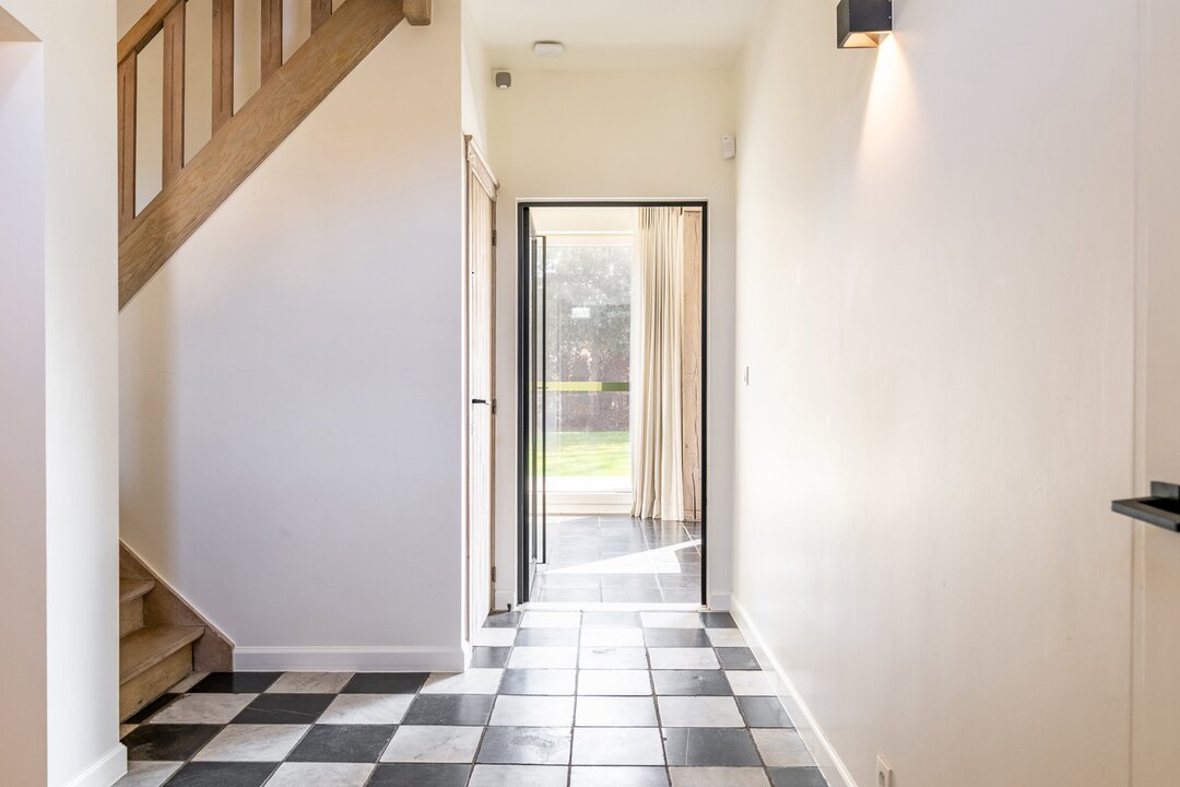 11c09d2f9cdf400aba17663e41abee09.jpeg